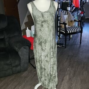 DAYTRIP Womens NWOTS Green tie dye dress.long length. Has pockets. MEDIUM